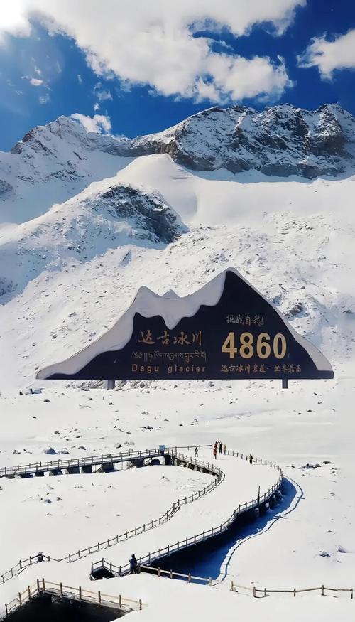 穿越云端之巅，探索雪域高原的壮丽冒险